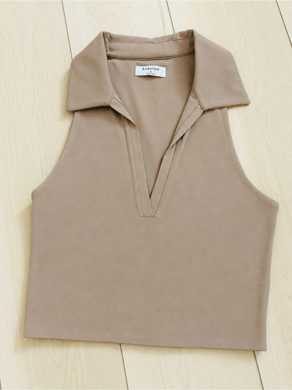 Babaton Beige Sleeveless V-Neck Collared Crop Tank
